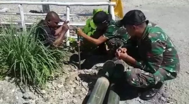 Satgas Pamtas Yonif Mekanis 741/GN Membuat Gapura Bersama Masyarakat Dalam Rangka Menyambut HUT RI ke-74 10 Screenshot 20190804 132126 1