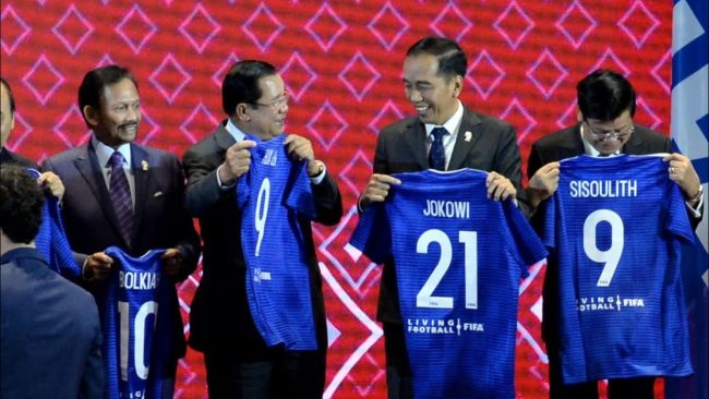Jersey Nomor 21 untuk Presiden Joko Widodo dan Indonesia 5