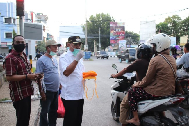 Bagi Masker Gratis, Wali Kota Kupang Ajak Warga Bersama Perangi Covid-19 #AyoLawanCovid-19 9 IMG 20200418 WA0239
