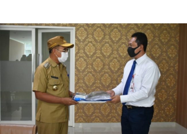 Pemkot Kupang Menerima Bantuan Masker dan Face Shield dari BANK NTT 6 20200701 010509