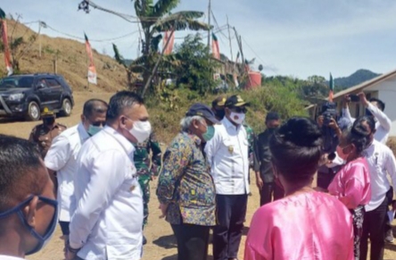 *Menteri PUPR Didampingi Wakil Gubernur NTT kunjungi Pembangunan Bendungan Napung Gete* 4 20200805 213534