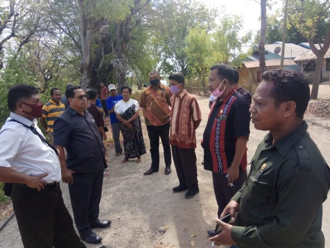 Kesulitan Akses Jalan, Warga RT 01 Desa Hoder Mengaduh Ke DPRD Sikka 5 IMG 20200908 WA0370