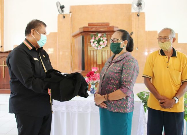 Sekda Kota Kupang Menyerahkan Bantuan Perlengkapan Ibadah 10 IMG 20200918 WA0125