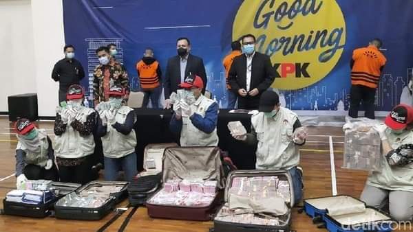 Mensos Juliari Batubara Tersangka Suap Bansos Covid-19, KPK Sita Rp 14,5 Miliar Dalam 3 Mata Uang 8 IMG 20201206 WA0027