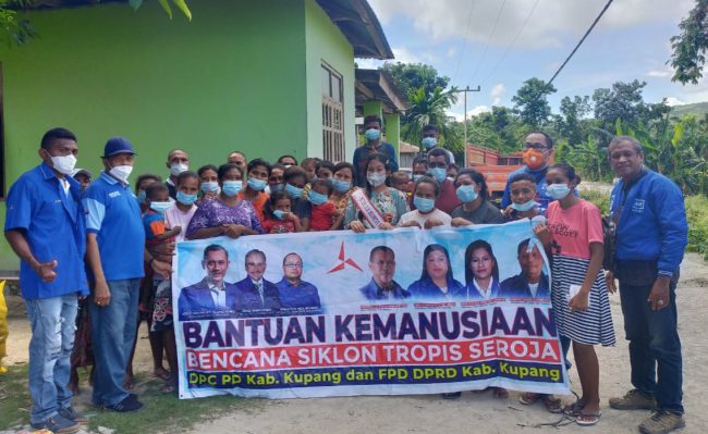 Ketika Korban STS Di Amarasi Barat Terlupakan, Winston Rondo Pimpin DPC Demokrat Kabupaten Kupang Salurkan Bantuan 7 IMG 20210414 135404