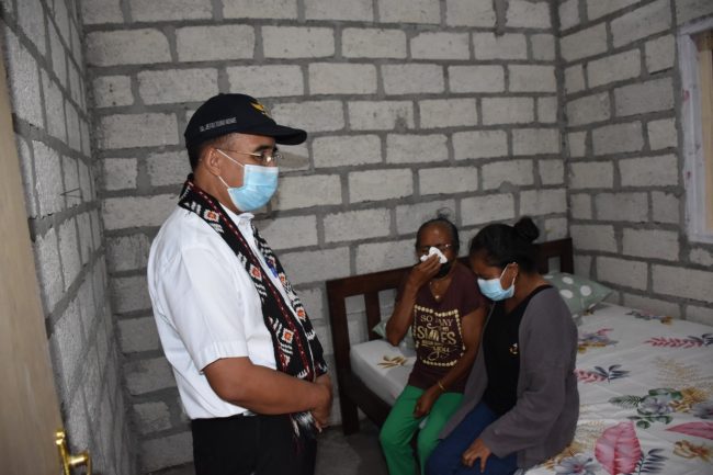 *Antar 3 Penerima Bedah Rumah, Wali Kota Kupang Tegaskan Ini Program Saya dan Wakil Didanai APBD* 5 IMG 20210818 WA0178