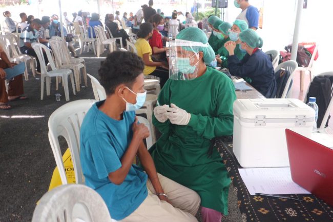 *Jelang HUT ke-20, DPD Partai Demokrat NTT Vaksin Ratusan Warga* 10 IMG 20210907 WA0285