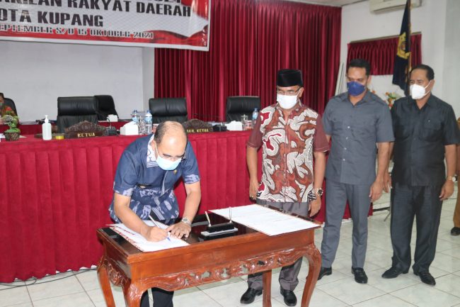 *Wali Kota Kupang dan Pimpinan DPRD Tandatangani Nota Kesepakatan KUA-PPAS Perubahan* 1 IMG 20210929 WA0168