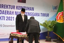 Usai RUPSLB Bank NTT, Gubernur VBL Lantik Christofel S. M. Adoe Sebagai Direktur Kepatuhan 7 Gubernur VBL