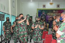 Kunker Perdana di Wilayah Korem 161/WS, Pangdam IX/Udayana Instruksikan Disiplin Prokes Guna Kendalikan Omicron 9 IMG 20220208 WA0038