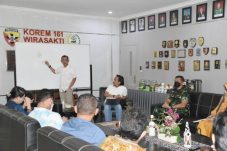 Terkait Upaya Penanganan Stunting, Danrem 161/WS Berdialog Dengan dr. Elvine dan BKKBN 9 IMG 20220410 WA0001