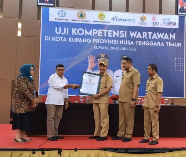 SMSI NTT Anugerahi Wali Kota Jeriko Sahabat Pers NTT 3 WhatsApp Image 2022 06 20 at 13.18.43