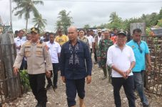 Gubernur NTT Meninjau Lokasi Bencana Banjir di Kabupaten Kupang 3 IMG 20230105 WA0104