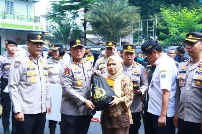 Ribuan Paket Sembako Dari Kapolri Disebar Ke Masyarakat di Area Jaksel 2 IMG 20230402 WA0265