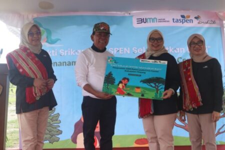 Bupati Kupang Respon Positif Bantuan 1000 Pohon Cemara dan Trembesi dari PT. Taspen Persero 2 IMG 20231212 WA0008 e1702744546405