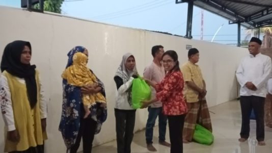 Ketua DWP Kemenag Rote Ndao Salurkan Zakat kepada Kaum Dhuafa dalam Safari Ramadhan 2024 6 IMG 20240404 WA0001 e1712360615310