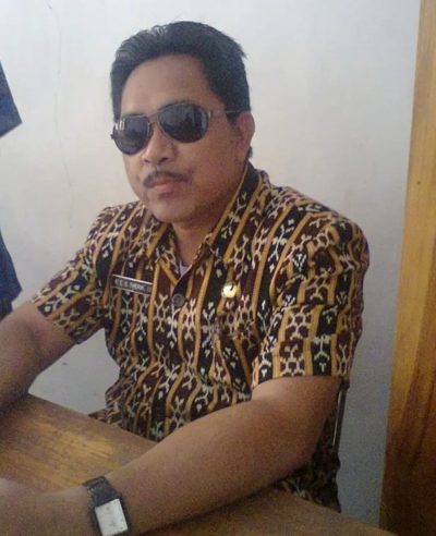 Bendahara Arnolus Dethan Kembalikan Uang Temuan Inspektorat ke Kas Desa Nemberala 10 IMG 20240418 WA0001 e1713404728720