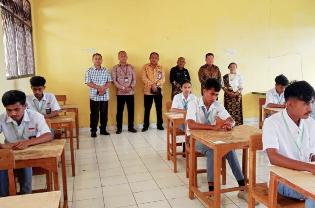 Kepala Bidang Bimas Kristen Kemenag NTT Kunker ke SMTK Ba'a dan Kemenag Rote Ndao 5 IMG 20240406 081729