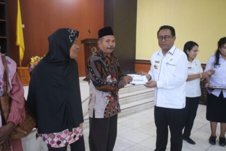 Perayaan Halal Bihalal Idul Fitri 1445 H: Pemkab Kupang Serahkan Sedekah ke 12 Kecamatan 2 IMG 20240612 WA0004 e1718199603384