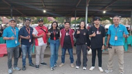 Oxygen.id Hadirkan Internet Super Cepat untuk Turnamen E-Sports Polda NTT 3 Tim Oxygenid berpose bersama panitia turnamen e sports di Mako Polda NTT Sabtu 22 Juni 2024 e1719228962281