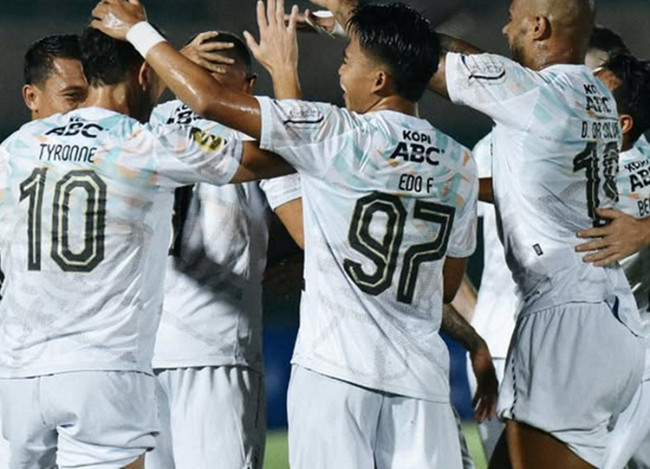 Maung Bandung Tundukkan Barito Putera: Kemenangan Dramatis 2-1 di Liga 1 2024/2025 3 hasil barito putera vs persib bandung di liga 1 2024 2025 dedi kusnandar cedera serius maung bandung menang tipis 2 1 q4jCoVrVkG