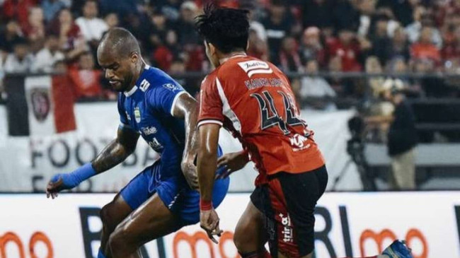 Gol Dramatis di Menit Akhir! Persib Gagalkan Kemenangan Bali United di Markasnya 3 677d2da3c840e duel bali united vs persib bandung 1265 711