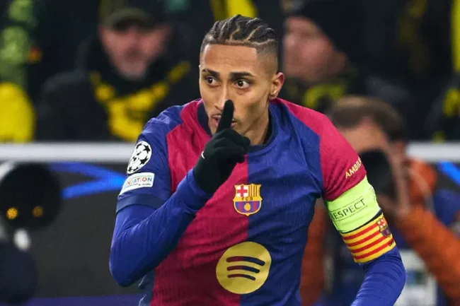 Eksklusif! Barcelona Siapkan Perpanjangan Kontrak Raphinha, Bukti Kepercayaan Blaugrana 7 Cover Raphinha selebrasi saat mencetak gol pertama bagi Barcelona saat berhadapan dengan Borussia Dortmund di Liga Champions 4168771137