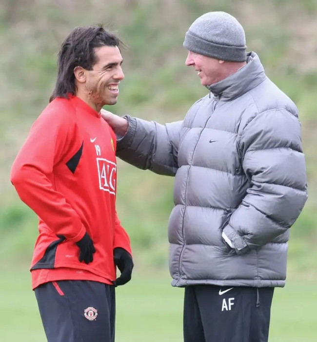 Carlos Tevez Ceritakan Perhatian Detil Ferguson pada Keluarganya yang Mengubah Karirnya! 4 FB IMG 17370889139149938