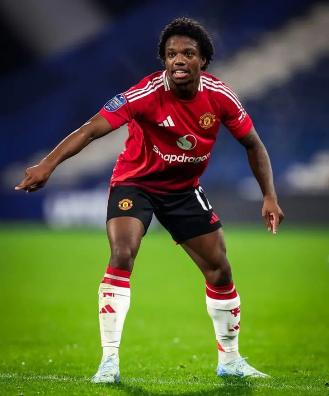 Breaking News: Manchester United Diskusikan Masa Depan Tyrell Malacia 9 FB IMG 17373723463809813