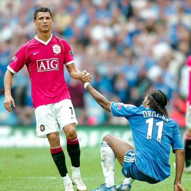 Didier Drogba Puji Ronaldo: "Dia Binatang Buas di Lapangan!" 3 FB IMG 17375614224312084