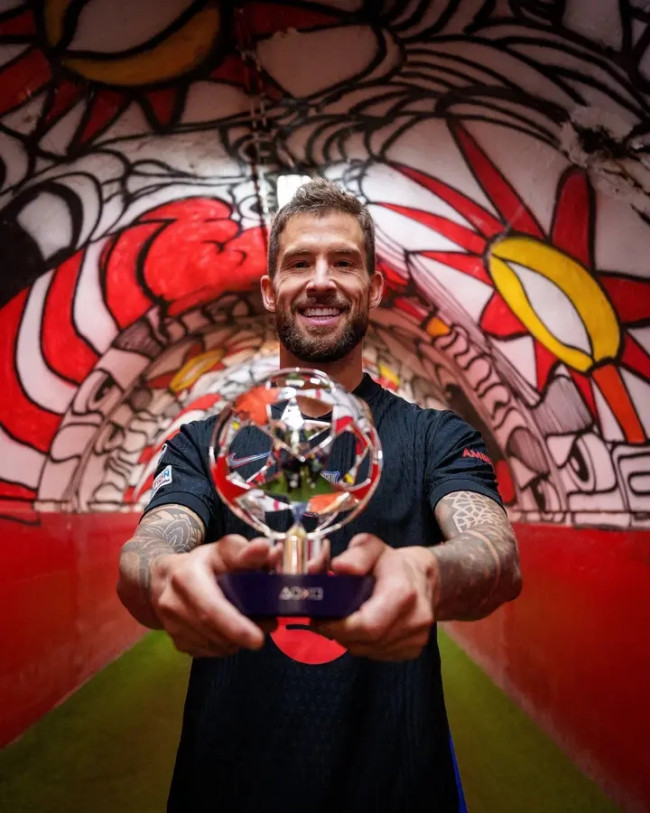 Loyalitas Dihargai! Barcelona Beri Kontrak Baru untuk Íñigo Martínez 4 FB IMG 17382240690047981