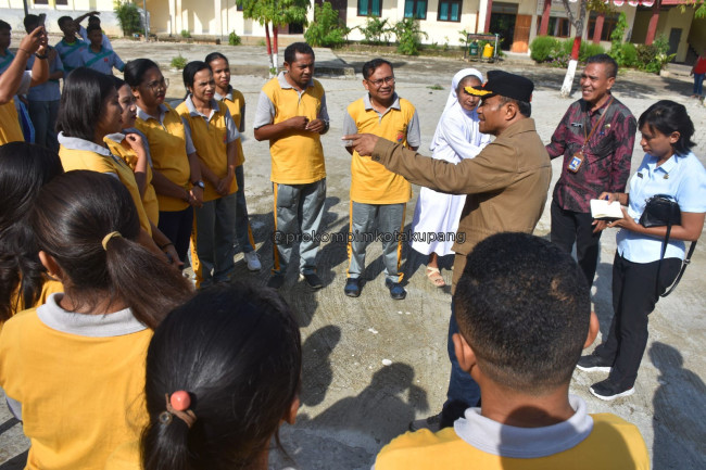 Linus Lusi Dorong Guru Assumpta Fokus pada Mental dan Bakat Siswa 7 IMG 20250110 WA0062