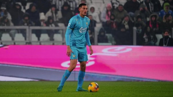 Bang Jay Cetak Rekor Emas: 50 Penampilan Bersama Venezia! 4 jay idzes 169