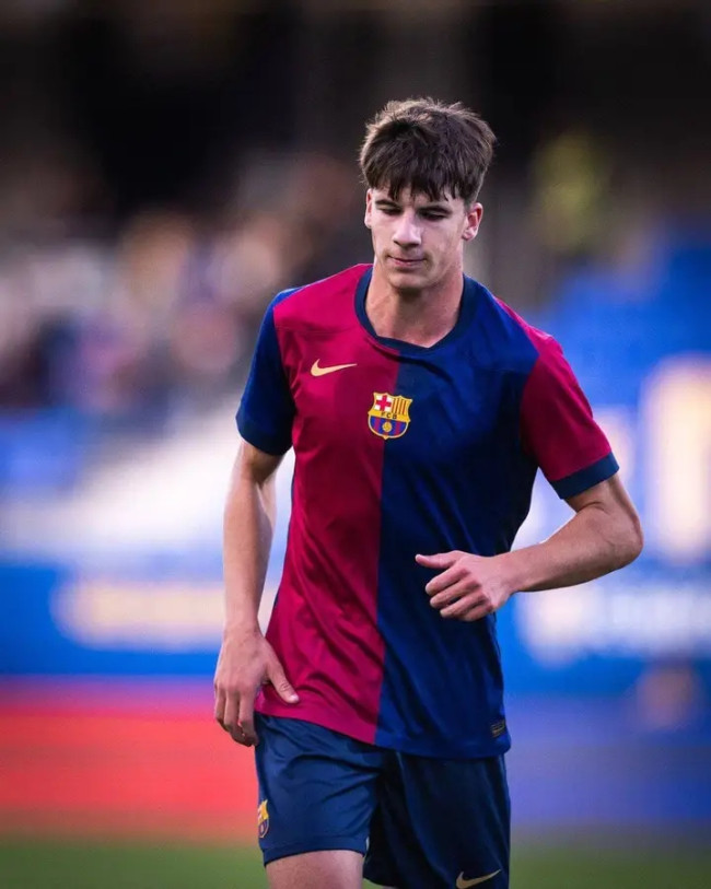 Barcelona Percaya pada Jofre Torrents, Tak Akan Rekrut Bek Kiri Baru 7 1739848646357