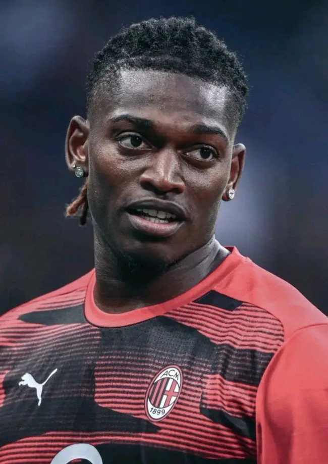 Barcelona Harus Berpikir Ulang Jika Ingin Rekrut Rafael Leao 3 1740014014950