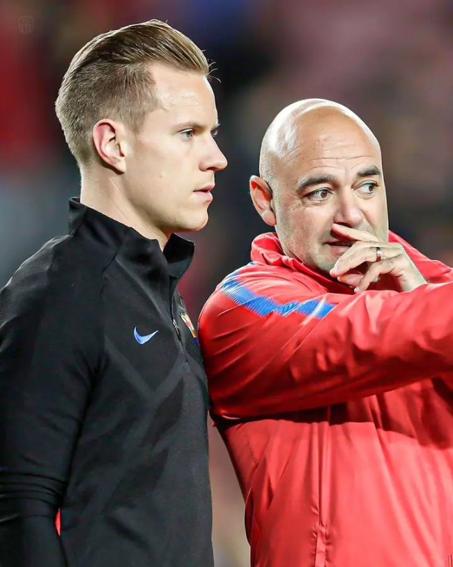 Ramon de la Fuente: Lebih dari Sekadar Pelatih Kiper, Pakar Bola Mati Sejak Era Koeman 4 1740134372546