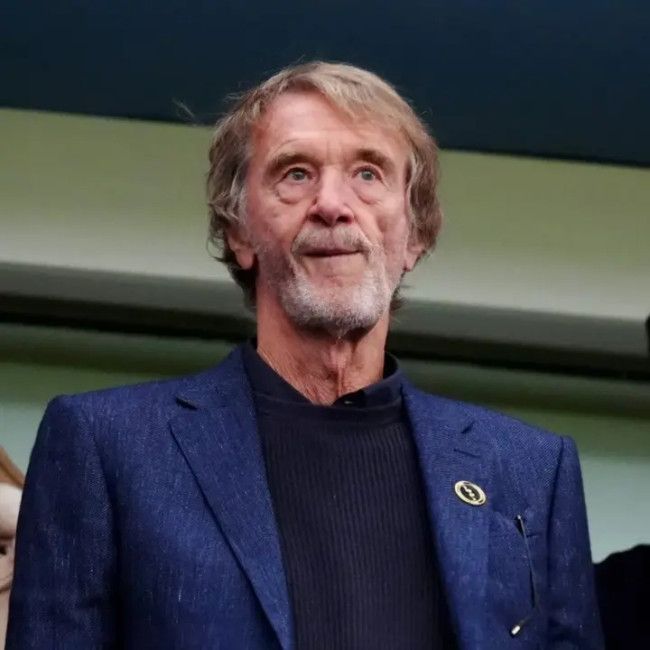 Sir Jim Ratcliffe Terapkan Efisiensi: Kantin Staf Old Trafford Ditutup, Makan Siang Gratis Diganti Buah-Buahan 3 1740400848064