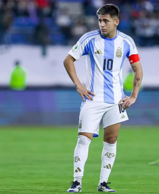 Diablito Echeverri Sudah Tiba di Inggris, Siap Bergabung dengan Manchester City 5 1740461138820