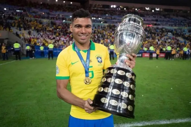 Casemiro: Gelandang Bertahan Terbaik Brasil, Legenda Real Madrid, dan Andalan Manchester United 7 1740524008721