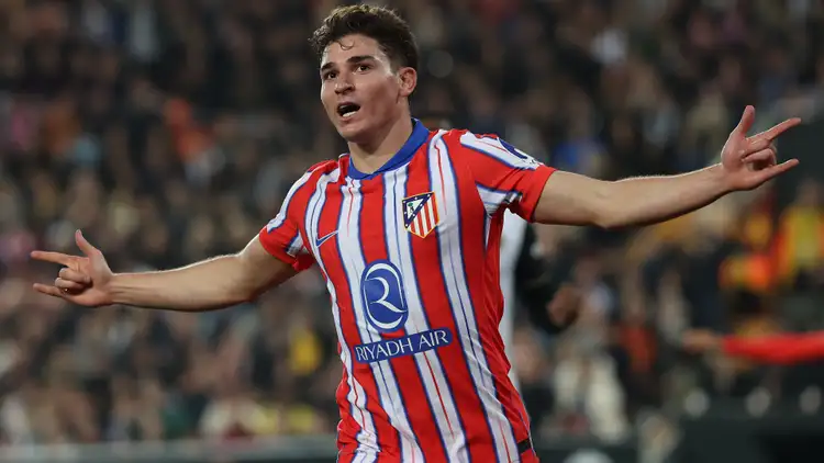 Julian Alvarez Ungkap Alasan Tinggalkan Manchester City: Ingin Bermain di Laga Besar 7 260225 Julian Alvarez of Atletico de Madrid celebrates scoring 1920 .jpg