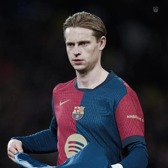 Al-Ittihad Siap Gelontorkan Dana Besar! De Jong Masih Ragu Hijrah ke Jeddah 9 FB IMG 17384960248499734