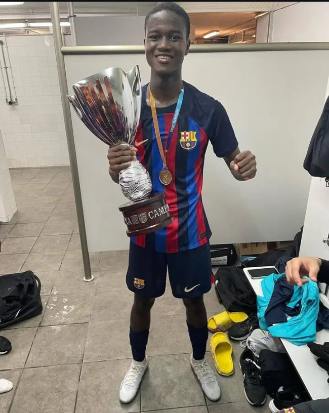 "Baba Kourouma, Bintang Muda Barcelona yang Akan Segera Menandatangani Kontrak Profesional Pertama di Usia 16 Tahun!" 4 FB IMG 17385404117522412