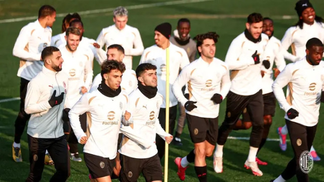Santiago Gimenez, Riccardo Sottil, dan Joao Felix Kembali Berlatih Bersama Tim 1 FB IMG 17387139087651734