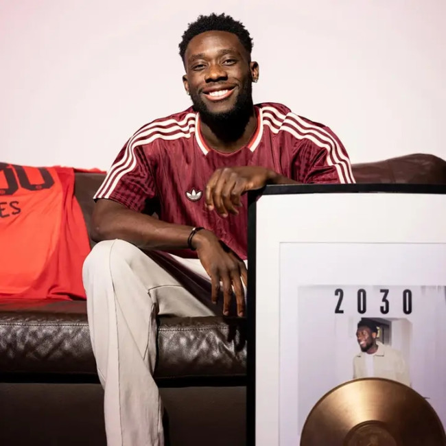 RESMI: Bayern München Perpanjang Kontrak Alphonso Davies hingga 2030 1 FB IMG 17387245211769196