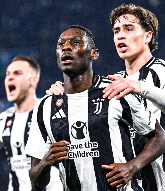 Luca Toni: "Kolo Muani Adalah Striker Hebat yang Cocok dengan Thiago Motta" 8 FB IMG 17388022364084808