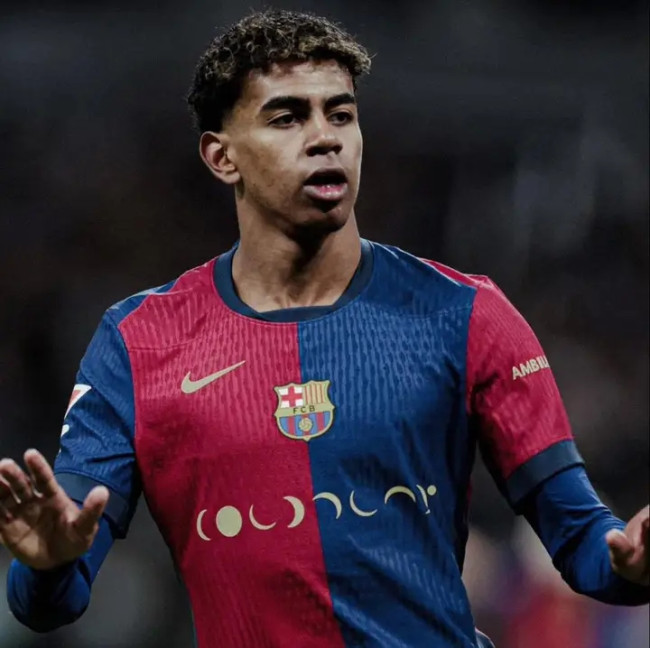 Rivaldo Puji Lamine Yamal: "Permata Barcelona dengan Sikap Rendah Hati" 8 FB IMG 17388257450105367