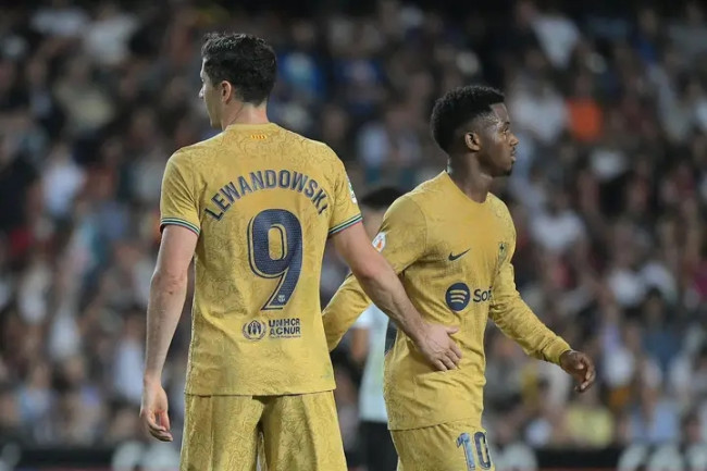 Robert Lewandowski Bantu Ansu Fati Kembali Berintegrasi ke Tim Barcelona 7 FB IMG 17392610525155607