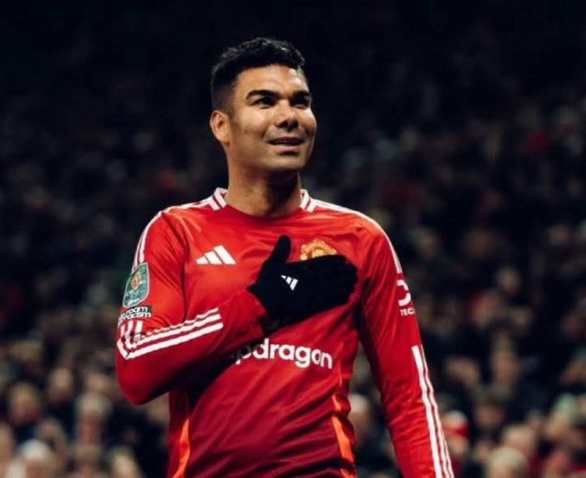 Casemiro Tegaskan Kesetiaan: Ingin Penuhi Kontrak di Manchester United 4 FB IMG 1739791299049