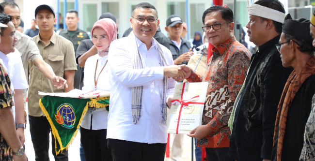Serahkan 1.641 Sertipikat Redistribusi Tanah di Kabupaten Majalengka, Wamen Ossy: Komitmen Negara Wujudkan Keadilan dan Kesejahteraan Rakyat 1 Screenshot 69