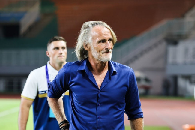 Pelatih Dewa United Realistis, Akui Sulit Mengejar Persib di Puncak Klasemen BRI Liga 1 2024/2025 1 jan olde riekerink 1967afb